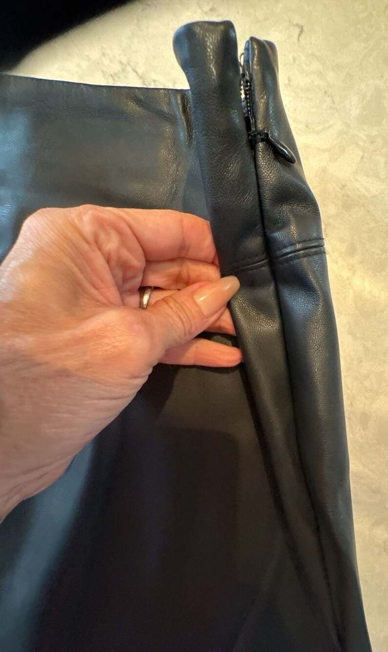 Express Women's Black Faux Leather Midi Skirt Size 4 - Picture 2 of 6